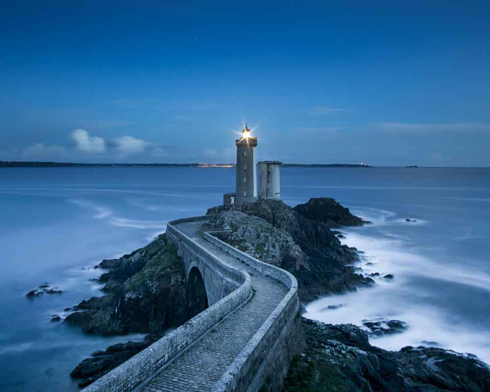 la croix rouge filiere bretonne pourquoi phare bord de mer